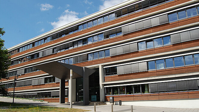 zu Kontakt und Anfahrt